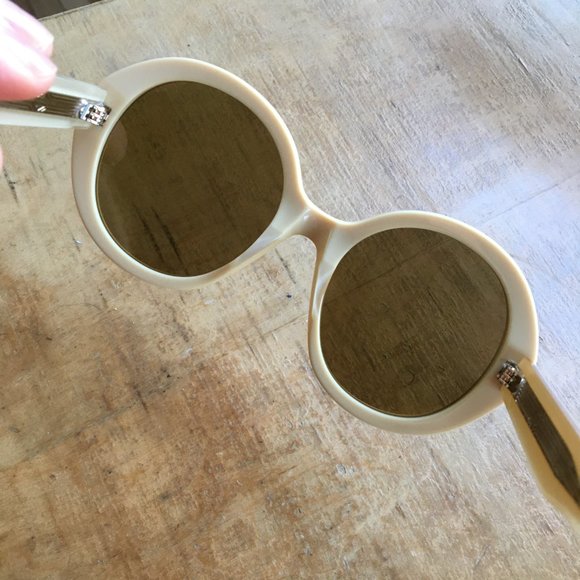 Authentic Gucci Sunglasses - Picture 3 of 11